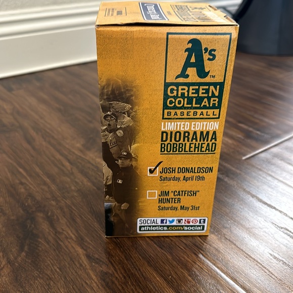 NIB A’s Josh Donaldson Bobble Head - Picture 3 of 8